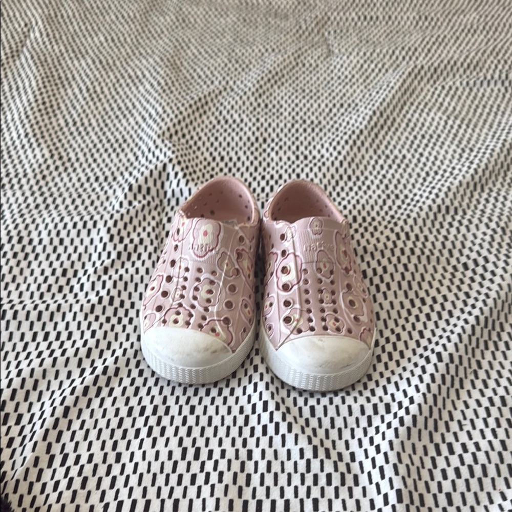 Native Toddler Girl Pink & Cream with flowers